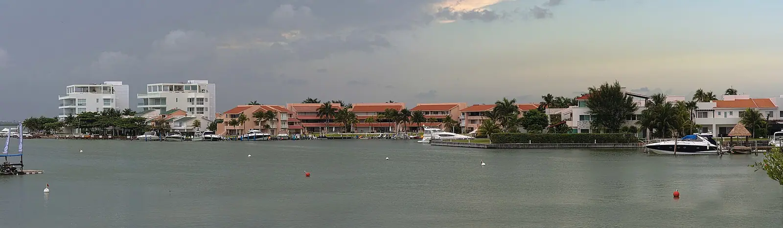 坎昆：Nichupte Lagoon, Cancun, Mexico, Image crete by combining two pictures