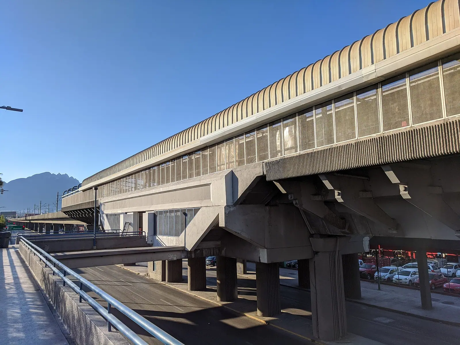 蒙特雷：Del Golfo metro station located at Monterrey, Nuevo León, México.