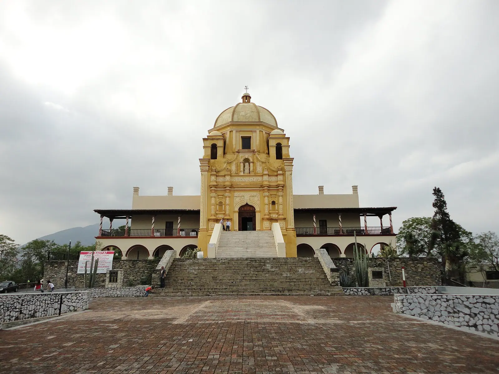 蒙特雷：This is a photo of a monument in Mexico, identified by ID
