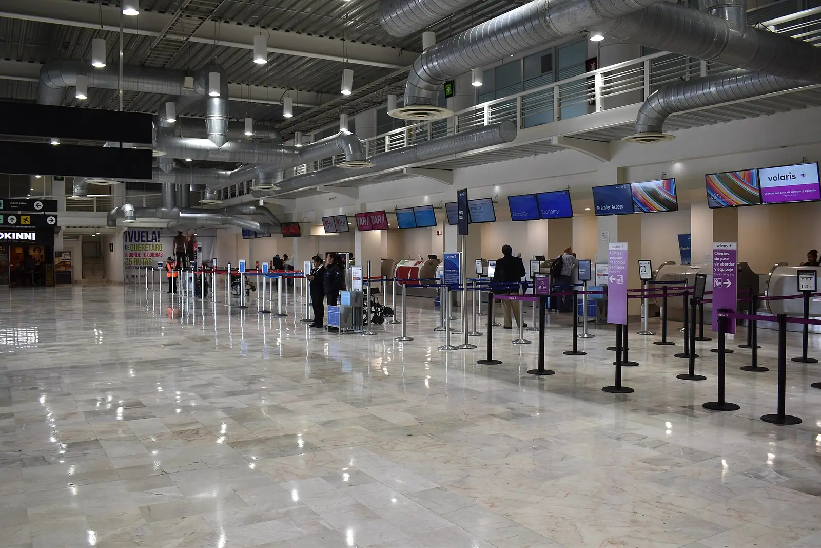 克雷塔罗：Check-in area of Querétaro Intercontinental Airport in Querétaro, Mexico.