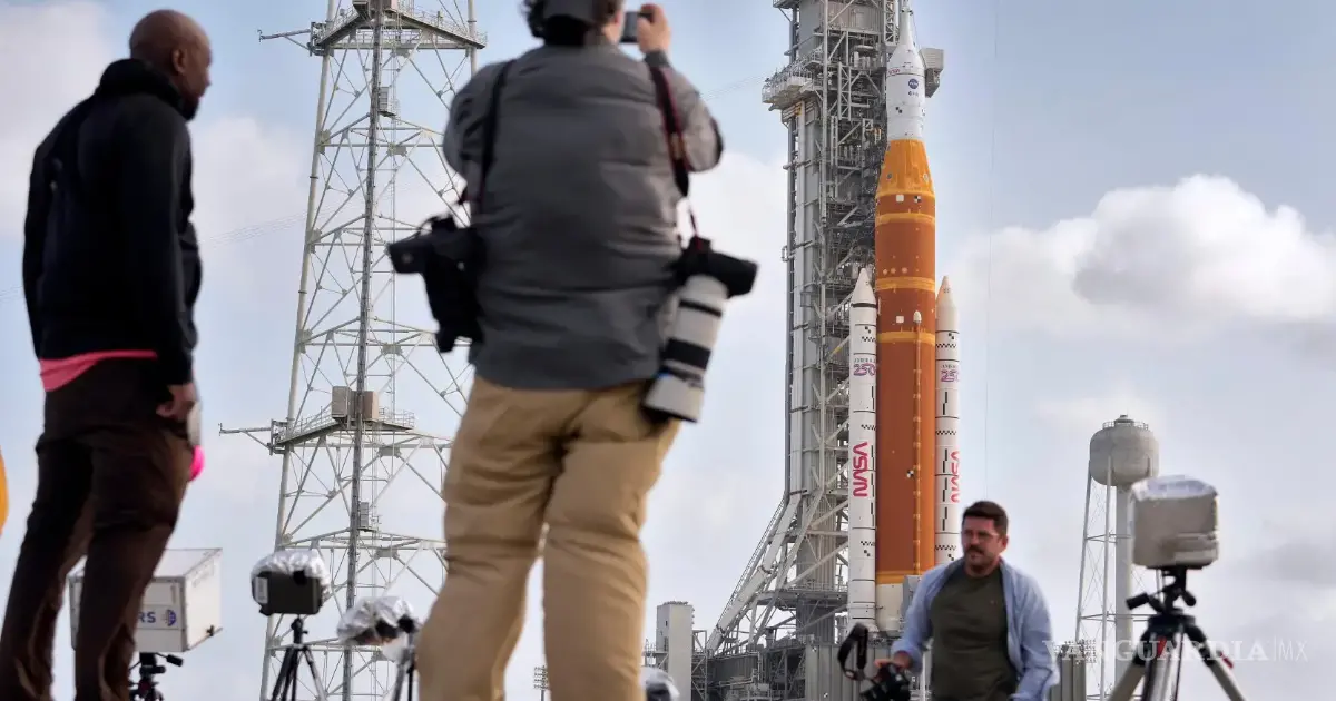 阿尔忒弥斯二号：历史性的月球回归轨迹