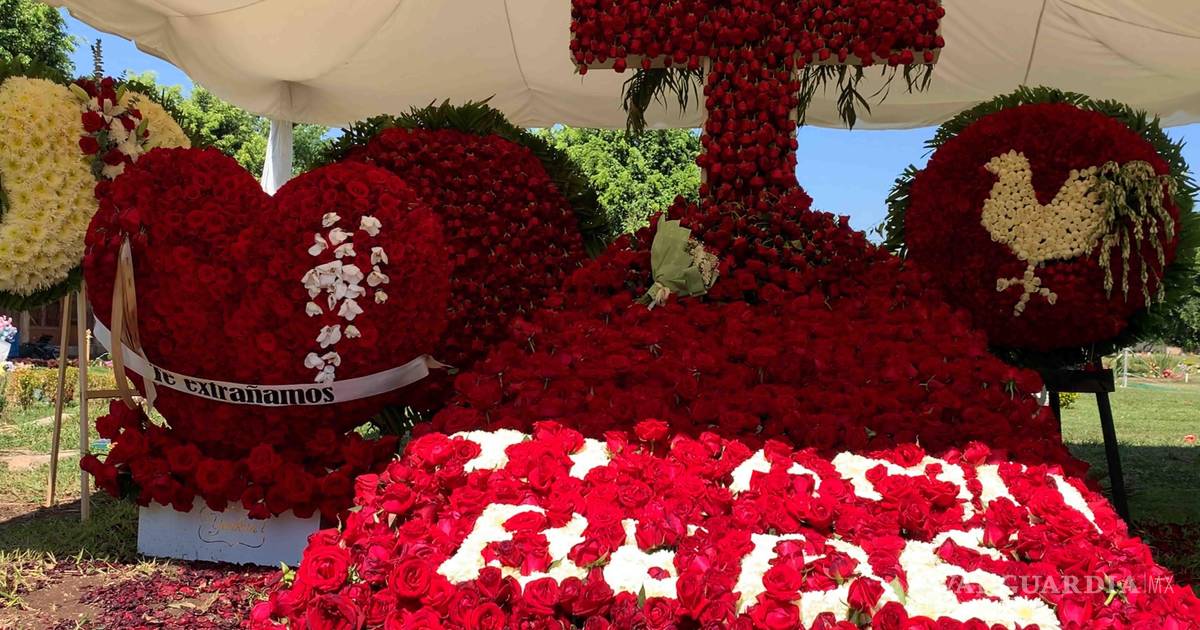 扎波潘‘埃尔·门乔’的墓地吸引游客