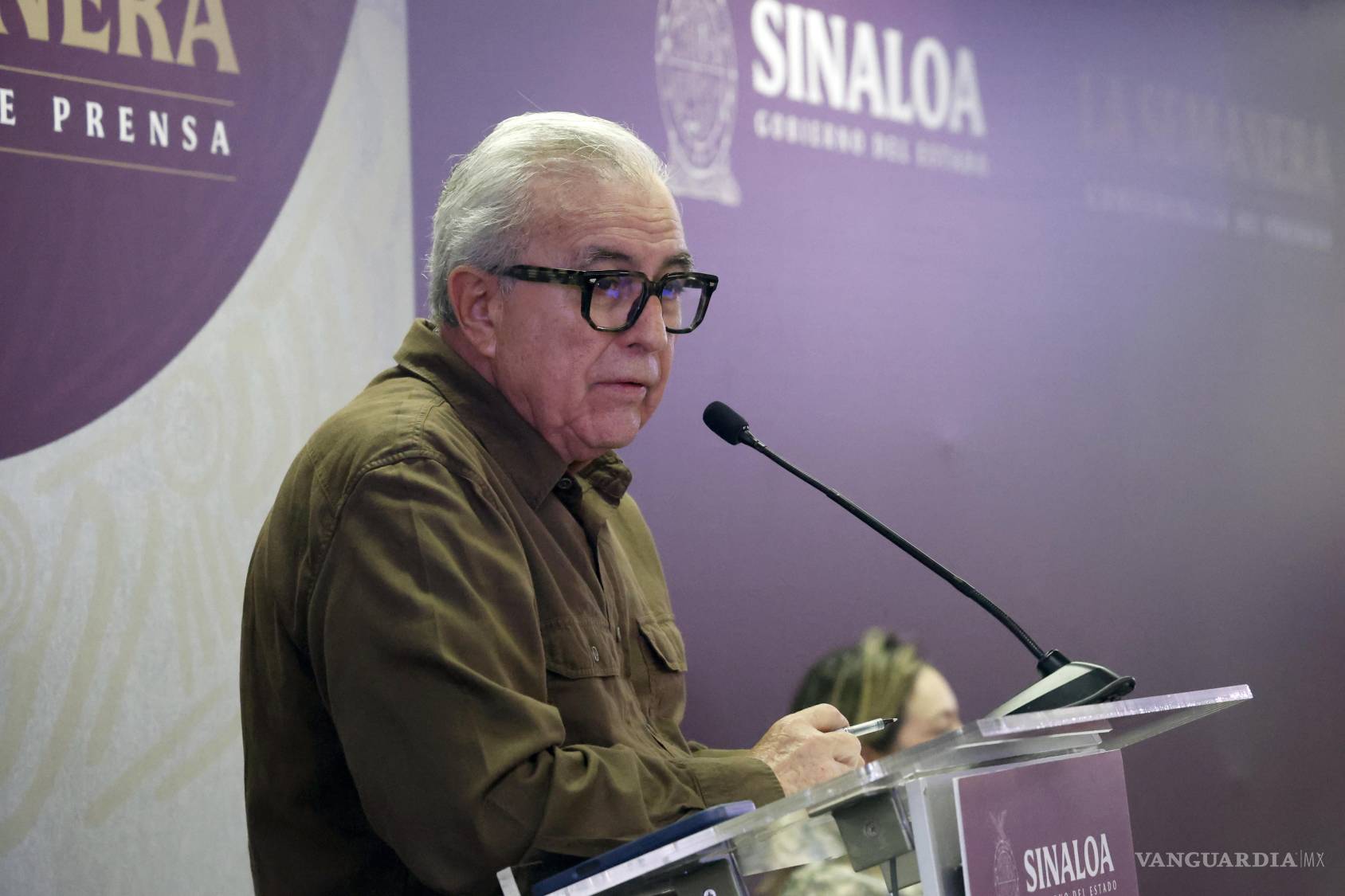 $!Fotografía del 12 de abril de 2024 del gobernador de Sinaloa, Rubén Rocha Moya, durante una rueda de prensa en Culiacán, Sinaloa.