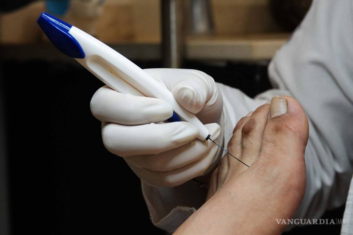 $!Un paciente con diabetes ya su revisión médica a una clínica en Ciudad de México.