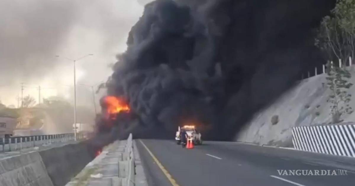 哈利斯科州一辆油罐车起火导致蒙特雷-雷诺萨高速公路关闭