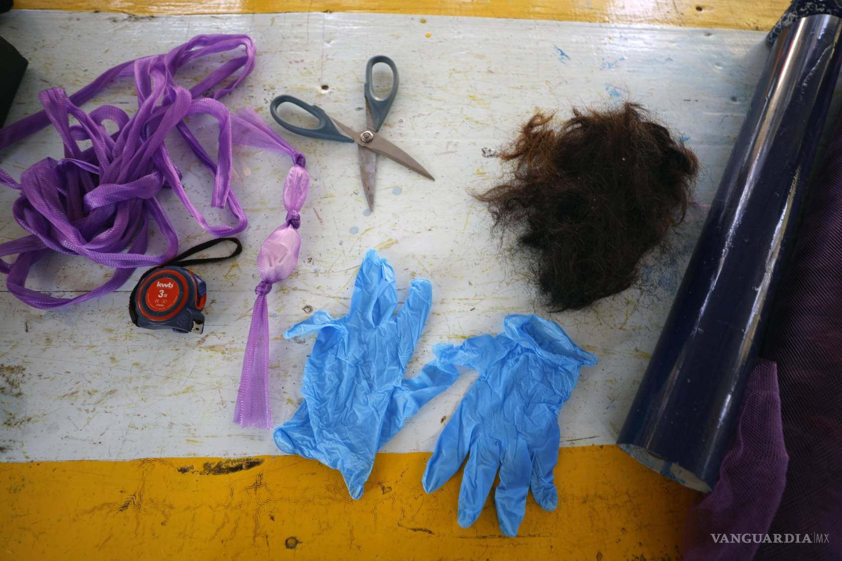 $!Fotografía que muestra elementos para la elaboración de dispositivos de limpieza en una área natural protegida de Xochimilco en Ciudad de México.