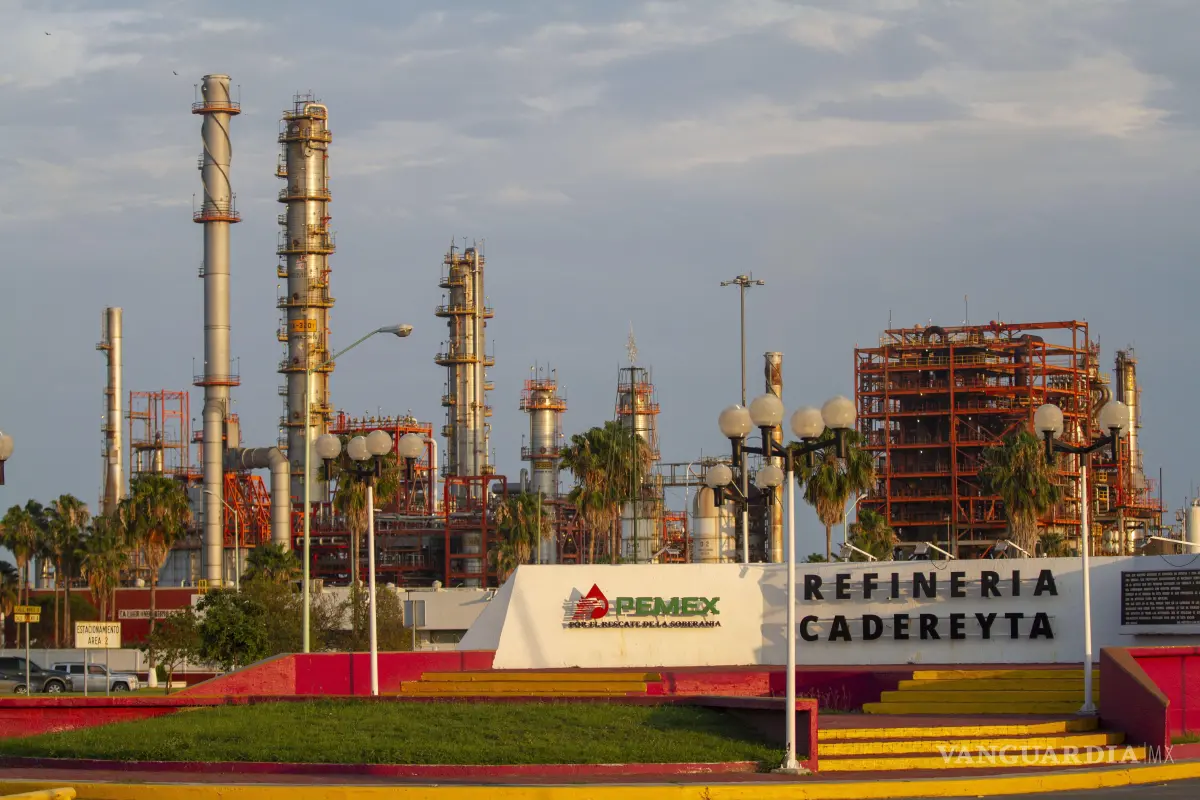 $!Petróleos Mexicanos (Pemex) suspendió el reporte de envíos de petróleo y gasolinas a Cuba.