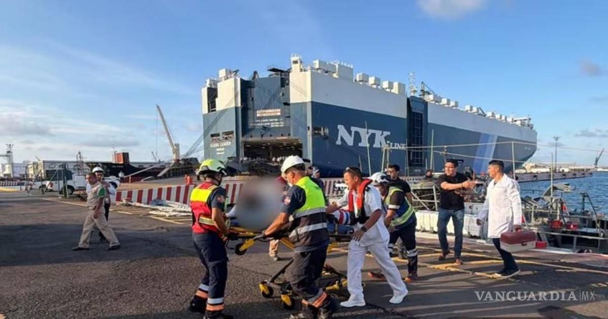 墨西哥海军在韦拉克鲁斯海域成功救援两名缺氧船员