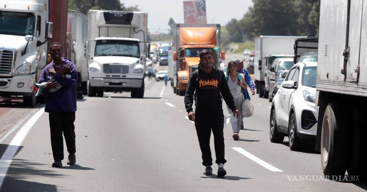 墨西哥-普埃布拉高速公路发生工会冲突，车辆被焚烧