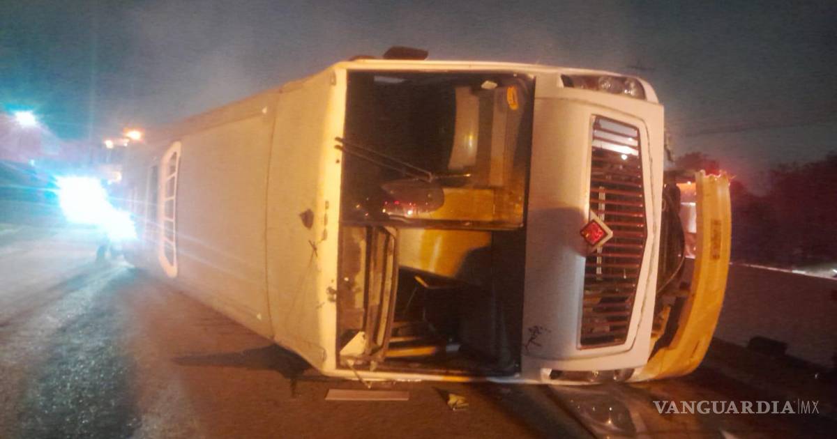 新莱昂州一起人员运输车翻车事故造成18人受伤