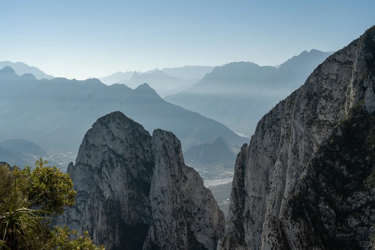 洞口悬空绳降场景